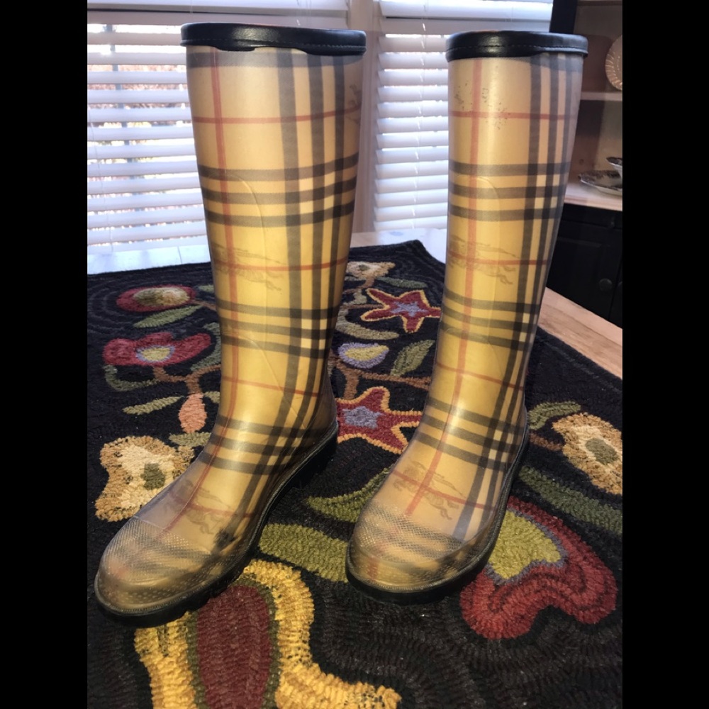 Burburry Rain Boots Size 8
